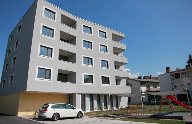 Zwölf Wohneinheiten mit rund 938 m2 Wohnnutzfläche und einer Arztpraxis: Das Objekt in der Bahnhofstraße zeigt wertvolle Synergien auf, die der gemeinnützige Wohnbau bieten kann. Zwölf Wohneinheiten mit rund 938 m2 Wohnnutzfläche und einer Arztpraxis: Das Objekt in der Bahnhofstraße zeigt wertvolle Synergien auf, die der gemeinnützige Wohnbau bieten kann.